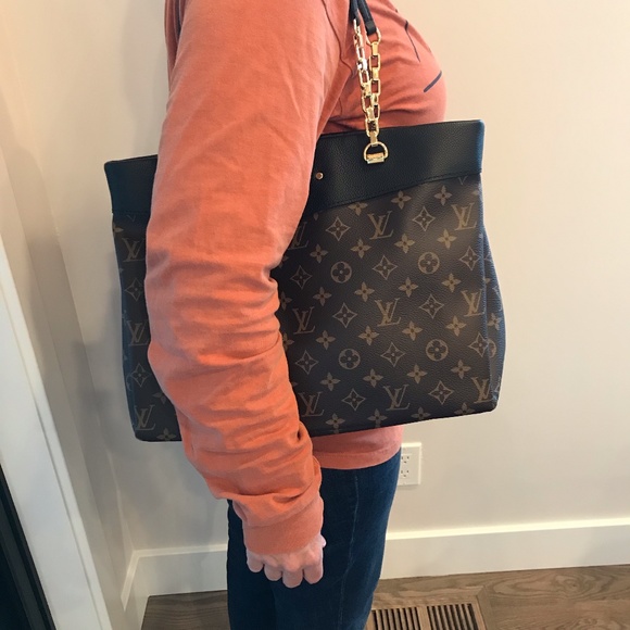 Louis Vuitton Pallas Shopper Chain Shoulder Bag - Picture 8 of 8
